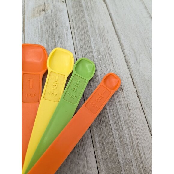 Tupperware Yellow Orange Green 6 Piece Measuring Spoons 1/8 tsp-1 Tbsp - Picture 3 of 6